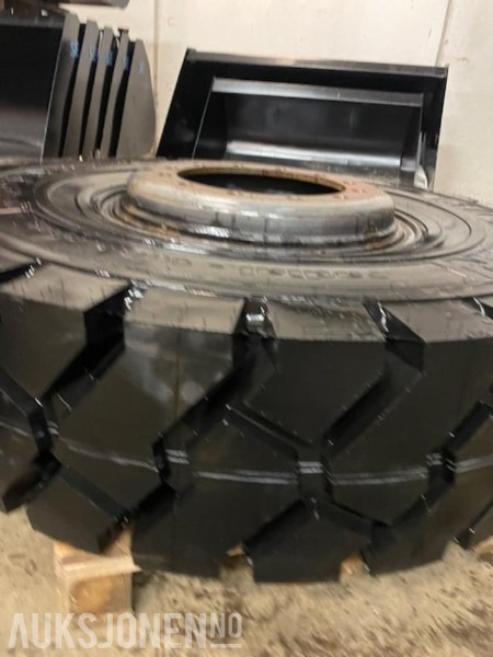 4 stk nye Michelin 14.00 R24  hjullaster-/anleggs-hjul - dekk med felg - ny gummibane - Equipo de construcción: foto 2 4 stk nye Michelin 14.00 R24  hjullaster-/anleggs-hjul - dekk med felg - ny gummibane - Equipo de construcción: foto 2