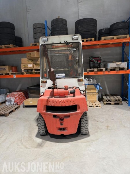 2002 Toyota 02-3FD33 Rep obj i daglig drift - Equipo de manutención: foto 2 2002 Toyota 02-3FD33 Rep obj i daglig drift - Equipo de manutención: foto 2