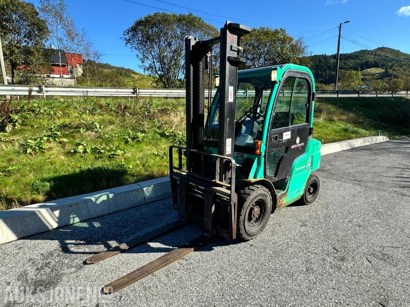 2006 Mitsubishi FD25N Dieseltruck – 2,5 tonn/nysertifisert, 1570 timer - Equipo de manutención: foto 1 2006 Mitsubishi FD25N Dieseltruck – 2,5 tonn/nysertifisert, 1570 timer - Equipo de manutención: foto 1