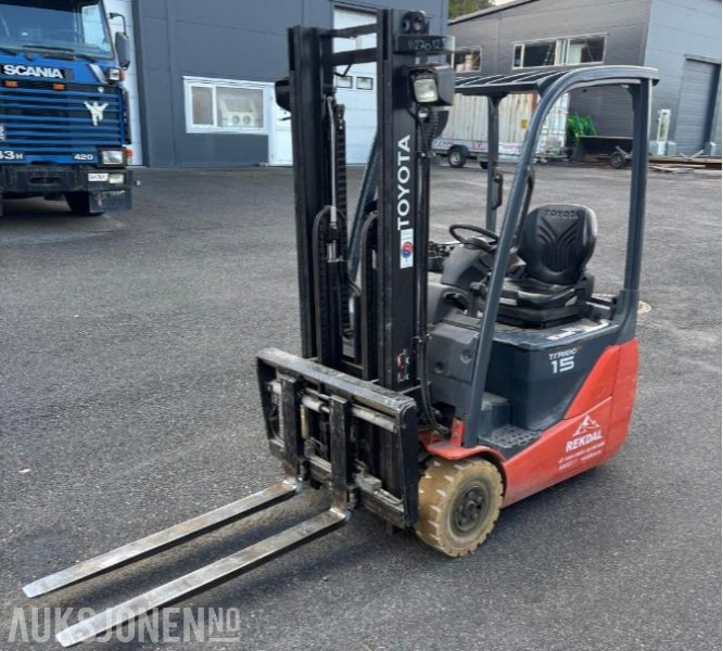 2013 Toyota 8FBET15 - Elektrisk truck - Hydraulisk spredning og sideforskyvning på gafler - Vekt på gafler - Gått 1671 timer - Equipo de manutención: foto 1 2013 Toyota 8FBET15 - Elektrisk truck - Hydraulisk spredning og sideforskyvning på gafler - Vekt på gafler - Gått 1671 timer - Equipo de manutención: foto 1