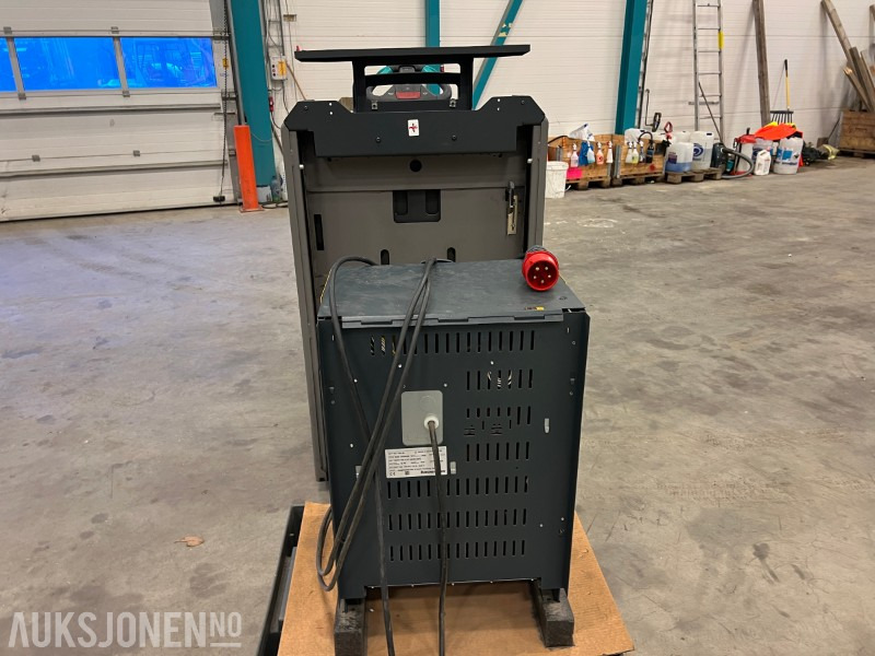 2016 Jungheinrich ECE 310 HP - Equipo de manutención: foto 4 2016 Jungheinrich ECE 310 HP - Equipo de manutención: foto 4