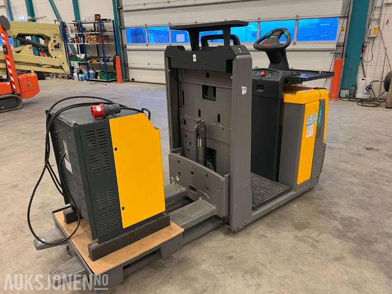 2016 Jungheinrich ECE 310 HP - Equipo de manutención: foto 5 2016 Jungheinrich ECE 310 HP - Equipo de manutención: foto 5