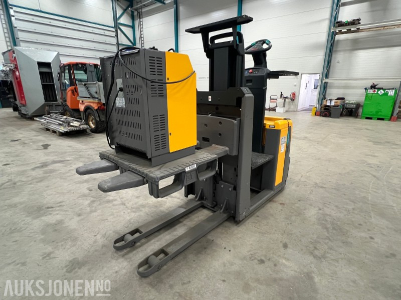 2017 Jungheinrich ECE 310 HP - Equipo de manutención: foto 5 2017 Jungheinrich ECE 310 HP - Equipo de manutención: foto 5