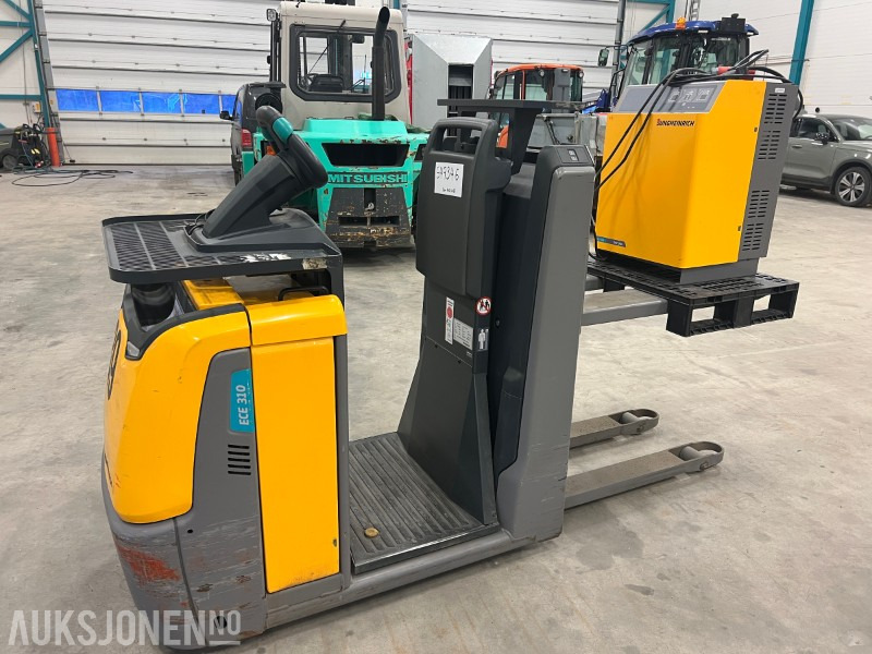 2017 Jungheinrich ECE 310 HP - Equipo de manutención: foto 1 2017 Jungheinrich ECE 310 HP - Equipo de manutención: foto 1