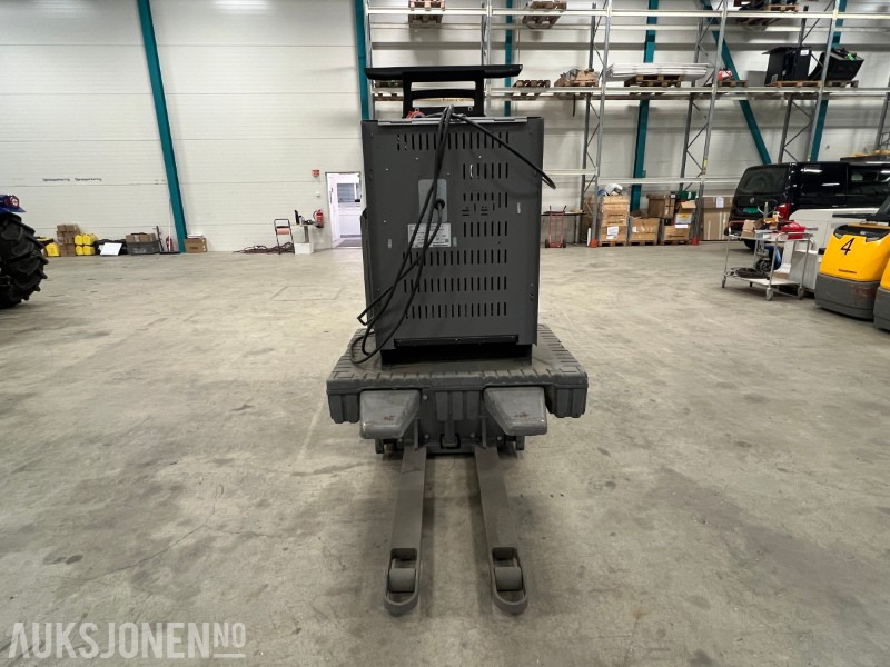 2017 Jungheinrich ECE 310 HP - Equipo de manutención: foto 4 2017 Jungheinrich ECE 310 HP - Equipo de manutención: foto 4