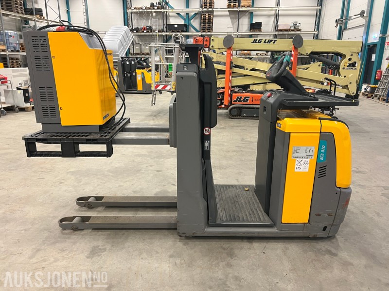 2017 Jungheinrich ECE 310 HP - Equipo de manutención: foto 5 2017 Jungheinrich ECE 310 HP - Equipo de manutención: foto 5