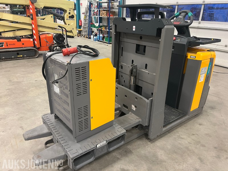 2017 Jungheinrich ECE 310 HP - Equipo de manutención: foto 5 2017 Jungheinrich ECE 310 HP - Equipo de manutención: foto 5