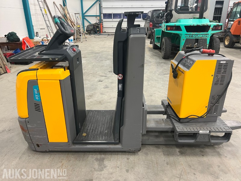 2017 Jungheinrich ECE 310 HP - Equipo de manutención: foto 2 2017 Jungheinrich ECE 310 HP - Equipo de manutención: foto 2