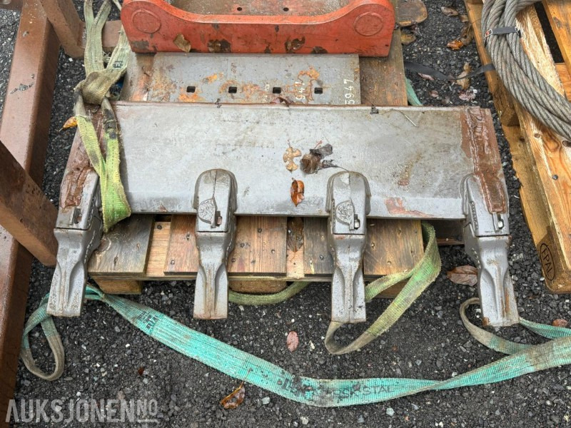 Front til graveskuffe med utskiftbare tenner - Implemento para Maquinaria de construcción: foto 1 Front til graveskuffe med utskiftbare tenner - Implemento para Maquinaria de construcción: foto 1