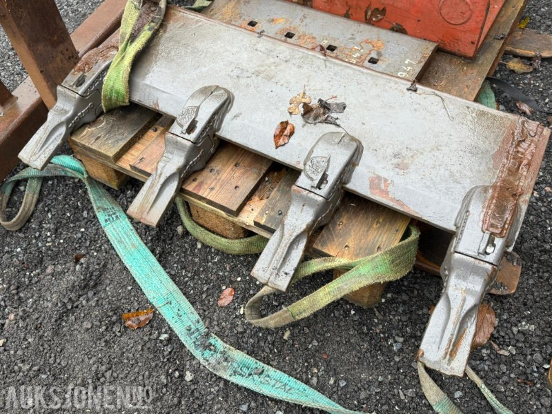 Front til graveskuffe med utskiftbare tenner - Implemento para Maquinaria de construcción: foto 2 Front til graveskuffe med utskiftbare tenner - Implemento para Maquinaria de construcción: foto 2