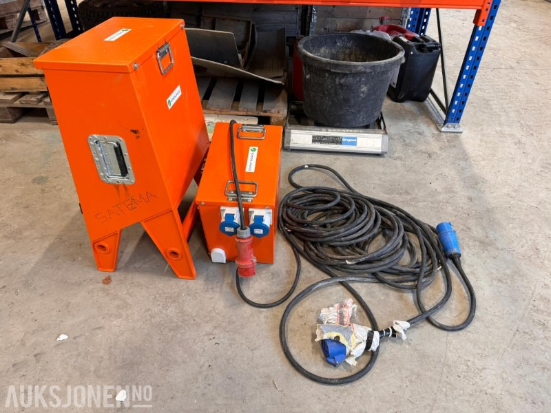 Satema Byggestømsskap 32A 230 V og byggetransformator 10 kvA O-trafo 400/230V + diverse kabler - Implemento para Maquinaria de construcción: foto 2 Satema Byggestømsskap 32A 230 V og byggetransformator 10 kvA O-trafo 400/230V + diverse kabler - Implemento para Maquinaria de construcción: foto 2