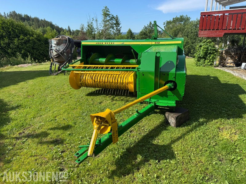 John Deere 342 Småballepresse - Tractor: foto 2 John Deere 342 Småballepresse - Tractor: foto 2