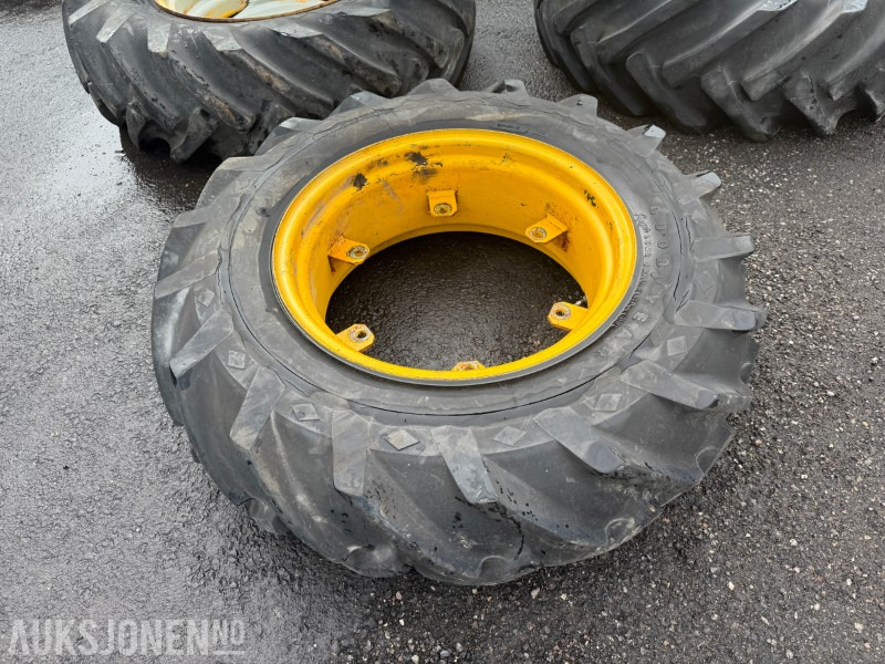 1 GoodYear 12.4-24 traktordekk med felg - Maquinaria agrícola: foto 3 1 GoodYear 12.4-24 traktordekk med felg - Maquinaria agrícola: foto 3