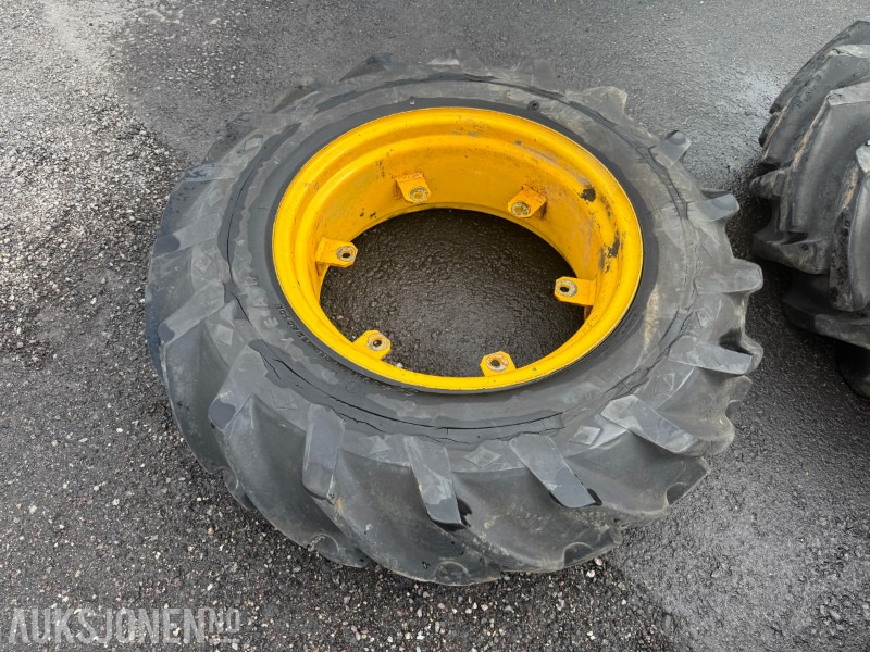 1 GoodYear 12.4-24 traktordekk med felg - Maquinaria agrícola: foto 1 1 GoodYear 12.4-24 traktordekk med felg - Maquinaria agrícola: foto 1
