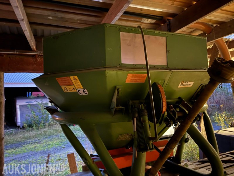 1900 Gjødselspreder m/aksling - Maquinaria agrícola: foto 3 1900 Gjødselspreder m/aksling - Maquinaria agrícola: foto 3
