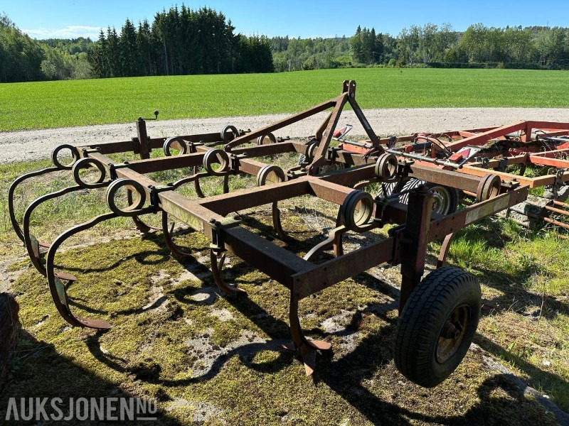 1984 Väderstad Grubber med 13-tenner - Maquinaria agrícola: foto 1 1984 Väderstad Grubber med 13-tenner - Maquinaria agrícola: foto 1