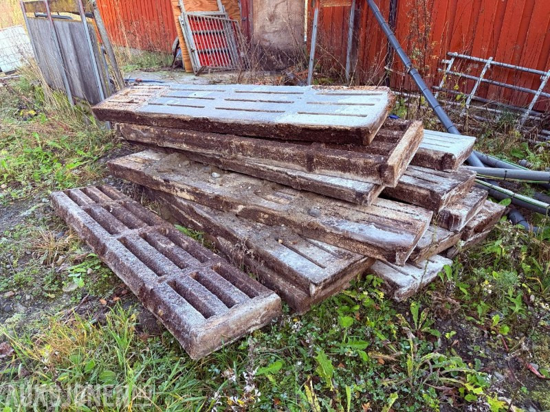 1997 42 stk Betongspalter / Spalteplank for gris - Lengde 1790 mm og 1190 mm - Maquinaria agrícola: foto 5 1997 42 stk Betongspalter / Spalteplank for gris - Lengde 1790 mm og 1190 mm - Maquinaria agrícola: foto 5