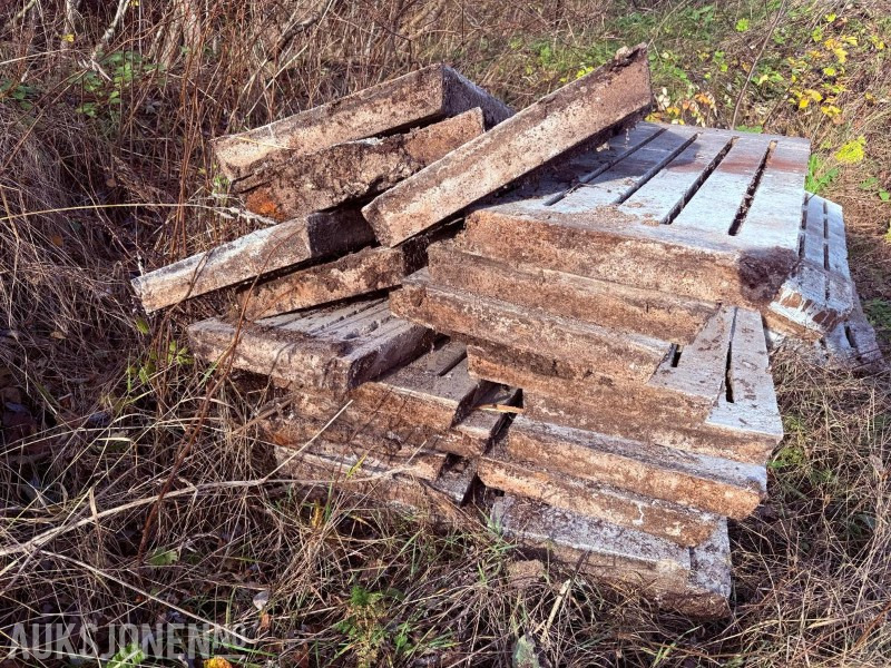 1997 42 stk Betongspalter / Spalteplank for gris - Lengde 1790 mm og 1190 mm - Maquinaria agrícola: foto 3 1997 42 stk Betongspalter / Spalteplank for gris - Lengde 1790 mm og 1190 mm - Maquinaria agrícola: foto 3