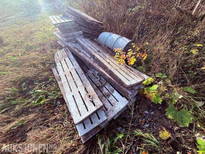 1997 42 stk Betongspalter / Spalteplank for gris - Lengde 1790 mm og 1190 mm - Maquinaria agrícola: foto 4 1997 42 stk Betongspalter / Spalteplank for gris - Lengde 1790 mm og 1190 mm - Maquinaria agrícola: foto 4