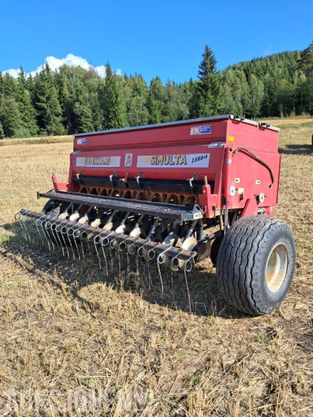 1997 Junkkeri Simulta såmaskin 2500 slep - Maquinaria agrícola: foto 1 1997 Junkkeri Simulta såmaskin 2500 slep - Maquinaria agrícola: foto 1