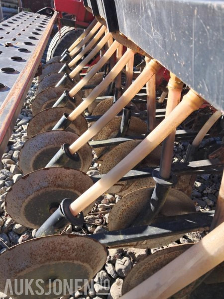 1997 Junkkeri Simulta såmaskin 2500 slep - Maquinaria agrícola: foto 3 1997 Junkkeri Simulta såmaskin 2500 slep - Maquinaria agrícola: foto 3