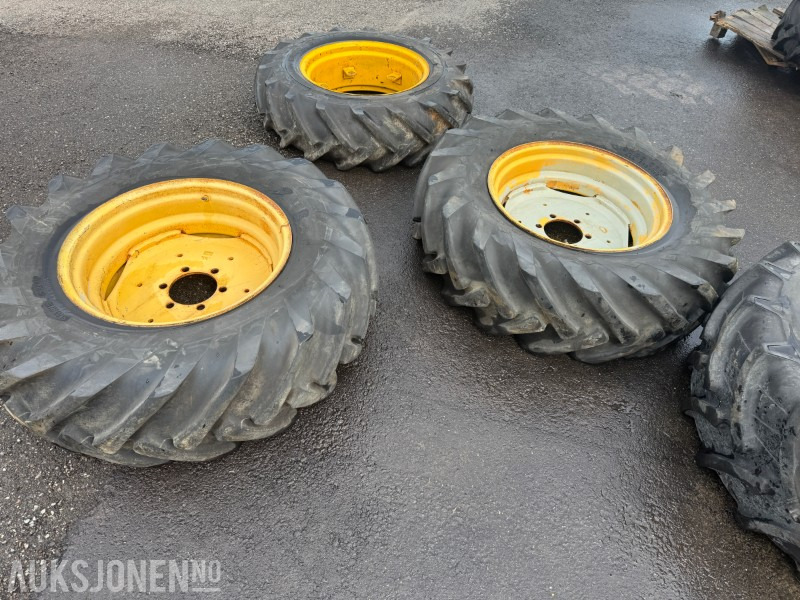 2 stk GoodYear 14.9/13-26 Traktordekk på felg - Maquinaria agrícola: foto 1 2 stk GoodYear 14.9/13-26 Traktordekk på felg - Maquinaria agrícola: foto 1
