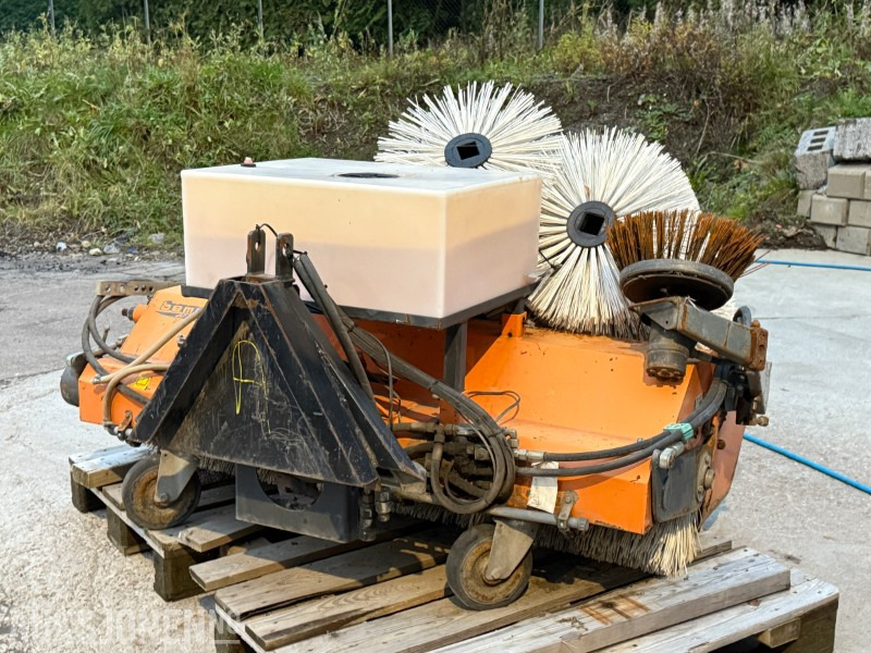 2007 Bema Kommunal-Dual feiekost med vanntank - Maquinaria agrícola: foto 1 2007 Bema Kommunal-Dual feiekost med vanntank - Maquinaria agrícola: foto 1