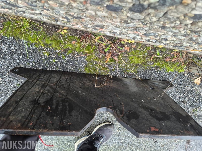 2011 Brøyteplate / brøytefeste til New Holland TS 110 - Maquinaria agrícola: foto 3 2011 Brøyteplate / brøytefeste til New Holland TS 110 - Maquinaria agrícola: foto 3