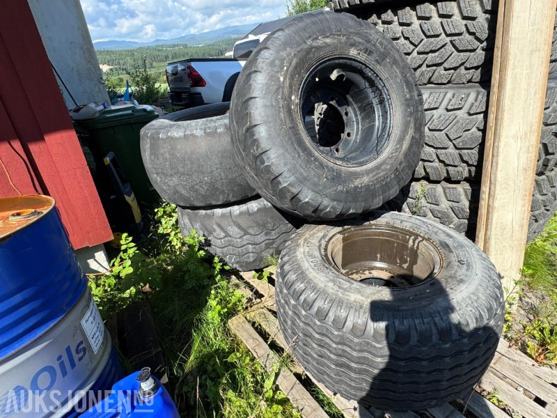 Dekk og felg til traktorhenger / 17 tommer - Maquinaria agrícola: foto 1 Dekk og felg til traktorhenger / 17 tommer - Maquinaria agrícola: foto 1