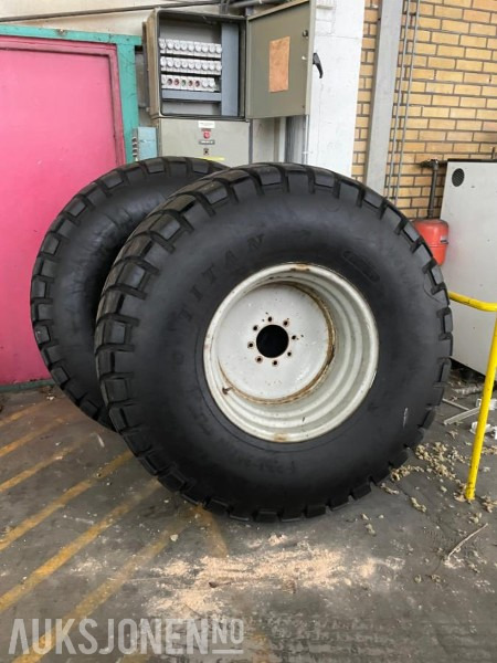 Hjulsett stått på McCormick CX80 - Gressdekk/industridekk med felger 500/60 R 22.5 og 23-1 R26 - ingen minstepris - Maquinaria agrícola: foto 2 Hjulsett stått på McCormick CX80 - Gressdekk/industridekk med felger 500/60 R 22.5 og 23-1 R26 - ingen minstepris - Maquinaria agrícola: foto 2