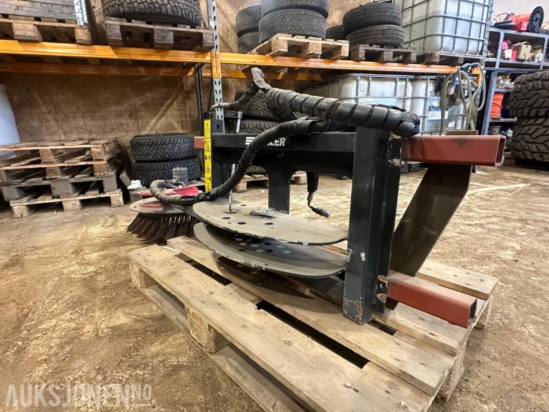 Thaler Hydraulisk kost/sidekost - Maquinaria agrícola: foto 1 Thaler Hydraulisk kost/sidekost - Maquinaria agrícola: foto 1