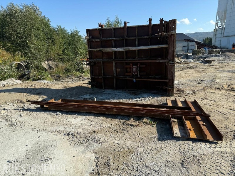 Støpeplann med Tremix-vibrator til plansilo/støttemur 240x200x300 - Equipo de construcción: foto 3 Støpeplann med Tremix-vibrator til plansilo/støttemur 240x200x300 - Equipo de construcción: foto 3