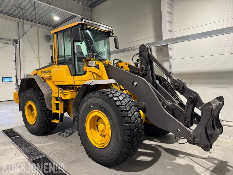 VOLVO L120F HJULLASTER MED SKUFFE, SENTRALSMØRING OG 2 SETT HJUL - Cargadora de ruedas: foto 4 VOLVO L120F HJULLASTER MED SKUFFE, SENTRALSMØRING OG 2 SETT HJUL - Cargadora de ruedas: foto 4