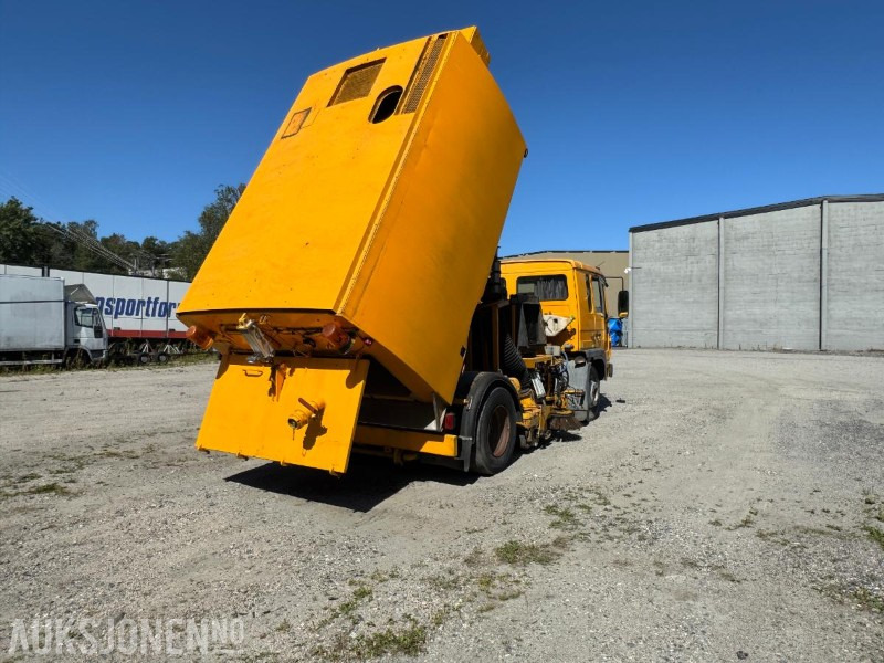 1998 Volvo FL614 feiebil m/ Johnston-Beam S5000 | 135 965 km | 4 638 t | Automat - Vehículo municipal: foto 4 1998 Volvo FL614 feiebil m/ Johnston-Beam S5000 | 135 965 km | 4 638 t | Automat - Vehículo municipal: foto 4