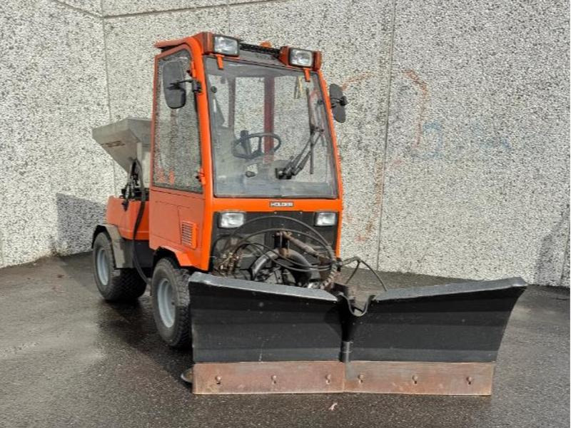 2002 Holder C240 Traktorregistrert redskapsbærer med 4x4 brøyteskjær og strøer - Vehículo municipal: foto 2 2002 Holder C240 Traktorregistrert redskapsbærer med 4x4 brøyteskjær og strøer - Vehículo municipal: foto 2