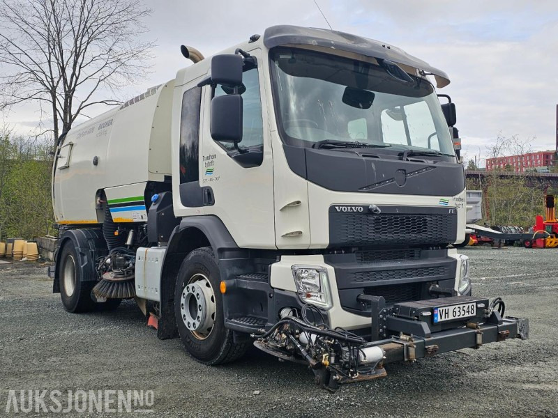 2014 Volvo FE Feiebil med Bucher Schörling CityFant 6000 påbygg/Komplett feiesystem - Vehículo municipal: foto 3 2014 Volvo FE Feiebil med Bucher Schörling CityFant 6000 påbygg/Komplett feiesystem - Vehículo municipal: foto 3
