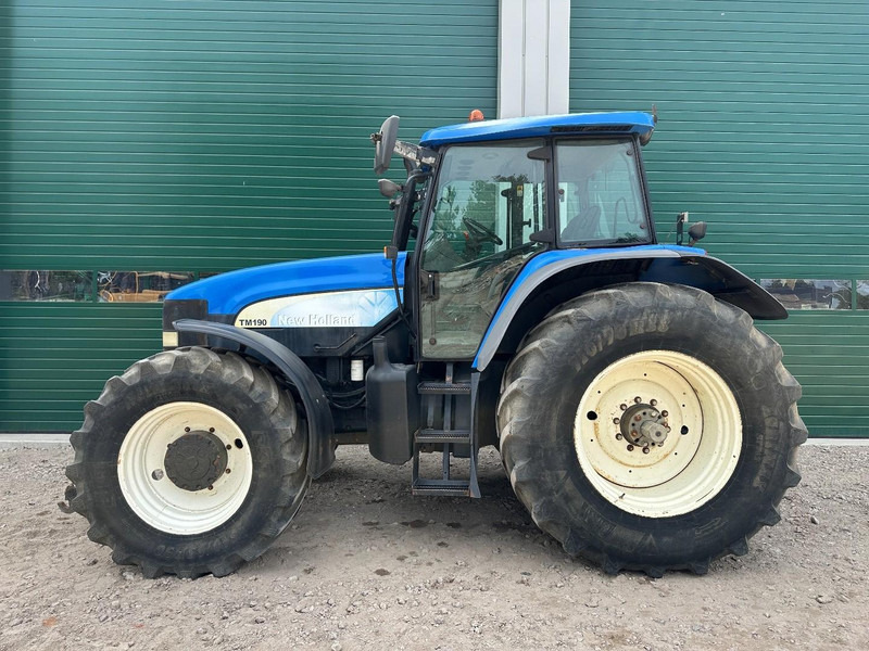 New Holland TM 190 - Tractor: foto 3 New Holland TM 190 - Tractor: foto 3