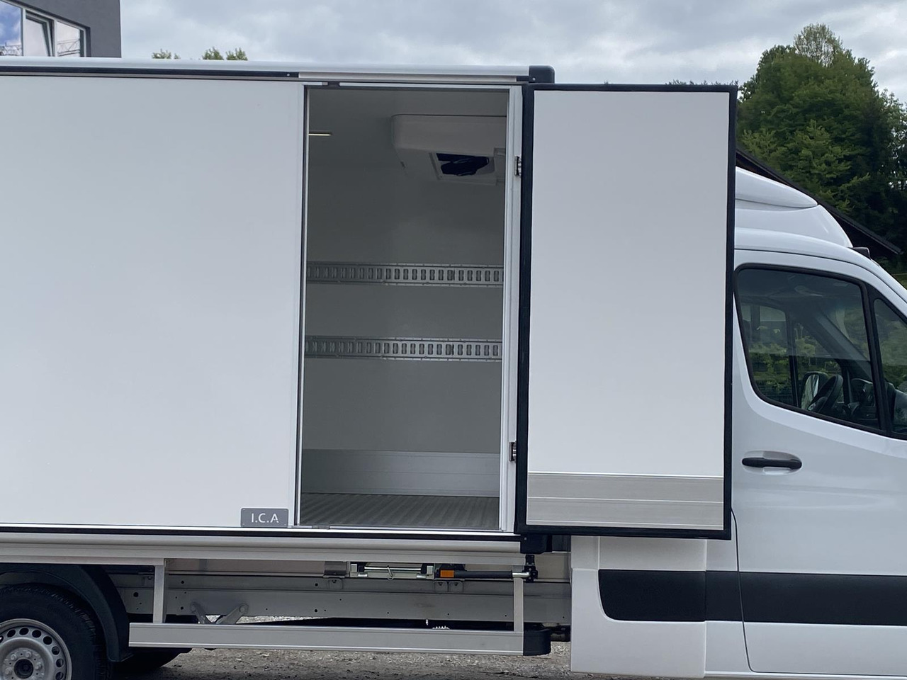 MERCEDES BENZ SPRINTER 317 CDI | DOPPELREGIME TIEFKÜHLKOFFER + BACKSLEEPER - Furgoneta frigorifica: foto 3 MERCEDES BENZ SPRINTER 317 CDI | DOPPELREGIME TIEFKÜHLKOFFER + BACKSLEEPER - Furgoneta frigorifica: foto 3