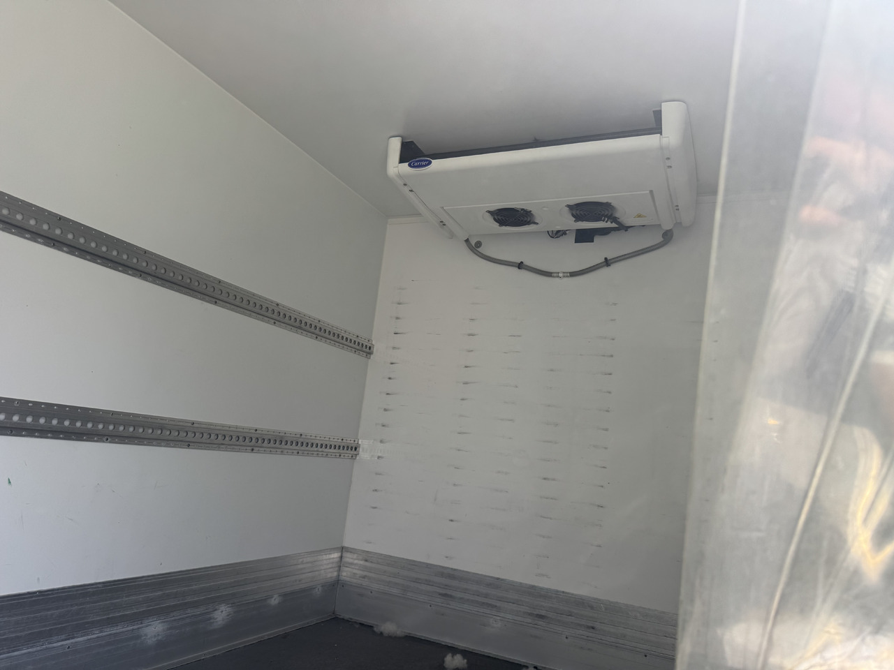 Furgoneta frigorifica para transporte de alimentos Renault Maxity 140 dxi: foto 15