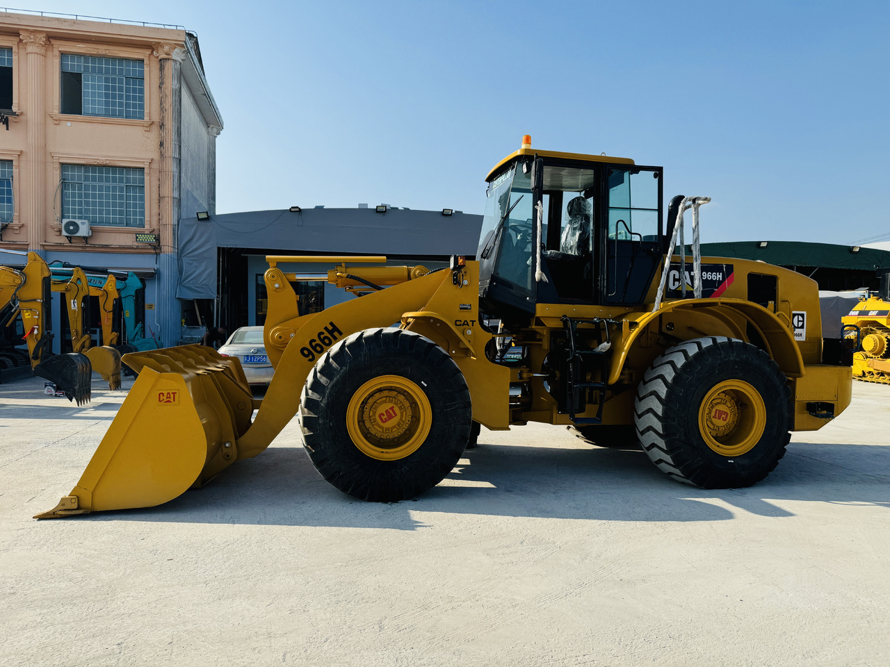 Caterpillar CAT 966 966H 966F 966G 6 Ton Wheel Loader and Similar Used Loaders 5 ton 6 Ton Are in Stock - Cargadora de ruedas: foto 1 Caterpillar CAT 966 966H 966F 966G 6 Ton Wheel Loader and Similar Used Loaders 5 ton 6 Ton Are in Stock - Cargadora de ruedas: foto 1