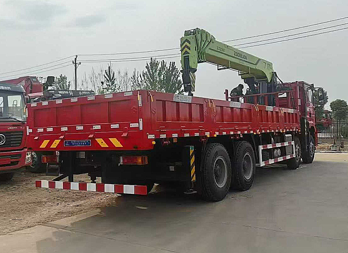 Chinese Brand WHOLE SALE SINOTRUK HOWO ISUZU FAW Grúa montada en camión 6 Ton 8 Ton 10Ton 12Ton 14Ton 16 Ton Boom All Size Truck Mounted Crane With Telescopic Boom For Sale - Camión grúa: foto 2 Chinese Brand WHOLE SALE SINOTRUK HOWO ISUZU FAW Grúa montada en camión 6 Ton 8 Ton 10Ton 12Ton 14Ton 16 Ton Boom All Size Truck Mounted Crane With Telescopic Boom For Sale - Camión grúa: foto 2