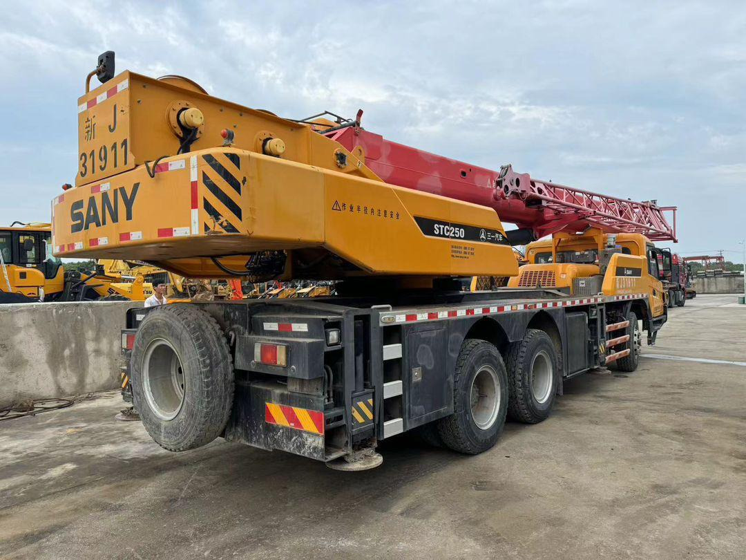 Sany 25 Ton Used Truck Crane 50 Ton 70 Ton 80 Ton 100 Ton 120 Ton 200 Ton 220Ton 240 Ton 300 Ton XCMG Zoomlion Liebherr Tadano Truck Crane - Autogrúa: foto 1 Sany 25 Ton Used Truck Crane 50 Ton 70 Ton 80 Ton 100 Ton 120 Ton 200 Ton 220Ton 240 Ton 300 Ton XCMG Zoomlion Liebherr Tadano Truck Crane - Autogrúa: foto 1