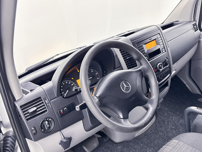 Mercedes-Benz Sprinter 316 2.2 CDI Bakwagen Meubelbak met Laadklep D'Hollandia Cruise Control Zijdeur - Furgoneta caja cerrada: foto 4 Mercedes-Benz Sprinter 316 2.2 CDI Bakwagen Meubelbak met Laadklep D'Hollandia Cruise Control Zijdeur - Furgoneta caja cerrada: foto 4
