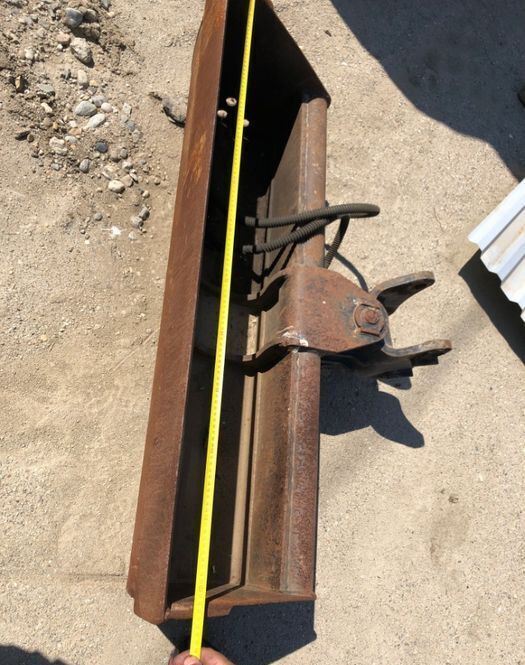 Caterpillar Volvo, JCB, Yanmar, Kubota 123 cm latime - Cazo para excavadora: foto 1 Caterpillar Volvo, JCB, Yanmar, Kubota 123 cm latime - Cazo para excavadora: foto 1