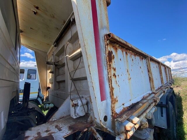 Mercedes-Benz NG 2636 V10 K - Camión volquete: foto 4 Mercedes-Benz NG 2636 V10 K - Camión volquete: foto 4