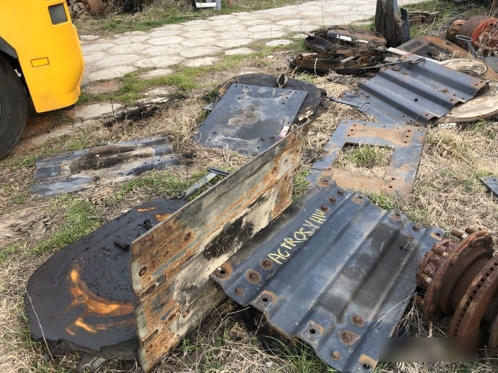 Placa inaltatoare cupla camion Volvo Scania Renault Man Daf truck - Quinta rueda para Camión: foto 1 Placa inaltatoare cupla camion Volvo Scania Renault Man Daf truck - Quinta rueda para Camión: foto 1