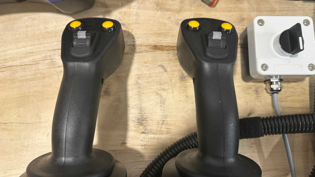 Maquinaria forestal Control Set Radio Remote Scanreco RC400 and JP Joysticks PWM for Nordhydraulic, Kubota, Parker: foto 5 Maquinaria forestal Control Set Radio Remote Scanreco RC400 and JP Joysticks PWM for Nordhydraulic, Kubota, Parker: foto 5