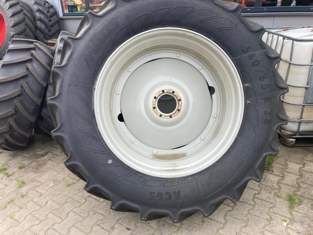 2X 440/65R28//2X 540/65R38 VALTRA - Neumático: foto 5 2X 440/65R28//2X 540/65R38 VALTRA - Neumático: foto 5