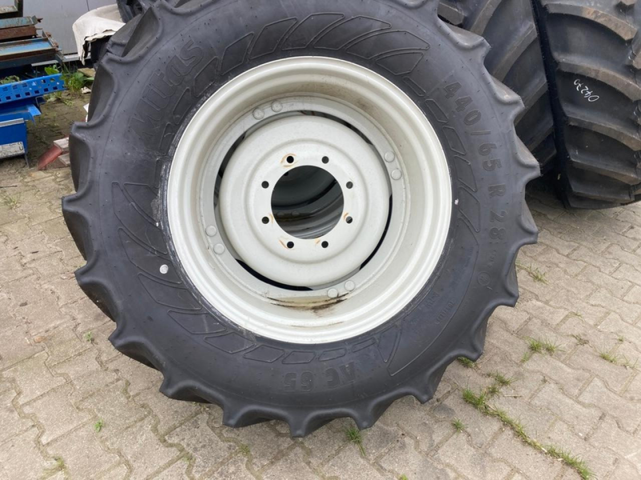 2X 440/65R28//2X 540/65R38 VALTRA - Neumático: foto 1 2X 440/65R28//2X 540/65R38 VALTRA - Neumático: foto 1
