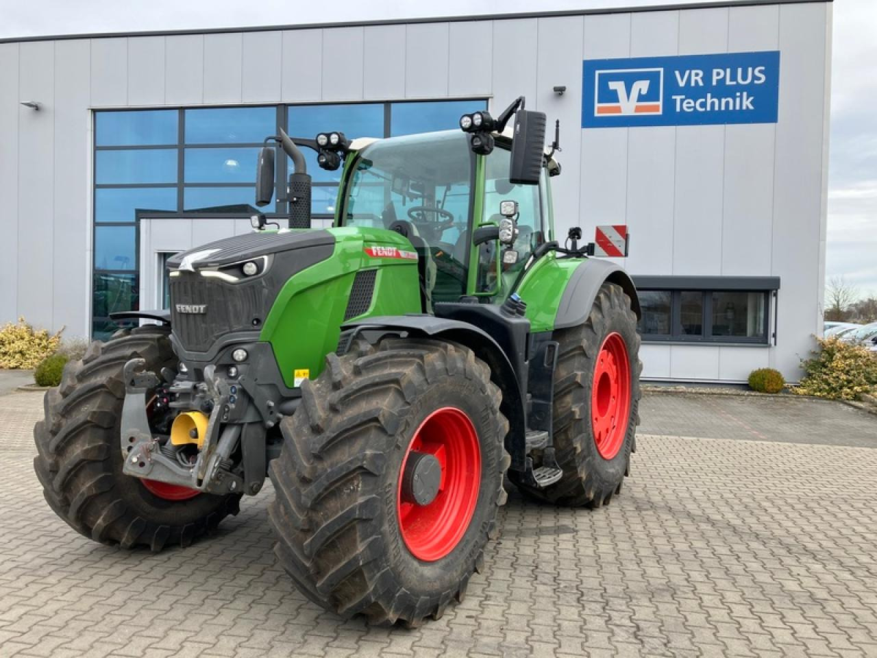Fendt VARIO 728 GEN 7//RTK//VARIO GRIP - Tractor: foto 1 Fendt VARIO 728 GEN 7//RTK//VARIO GRIP - Tractor: foto 1